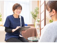 セントラル鍼灸院リラクシー(Re:laxy)の雰囲気（鍼施術後の頭皮の経過もしっかり観察しています）