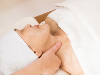 パーク健康サロン 赤坂(PARK健康SALON)/デコルテ、首もリンパマッサージ
