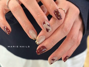 マリーネイルズ 表参道店(MARIE NAILS)の写真/★オフ込み シンプル持ち込み¥8800！ご予算に応じて600以上のアートをご用意♪JNA1級以上と認定講師も在籍
