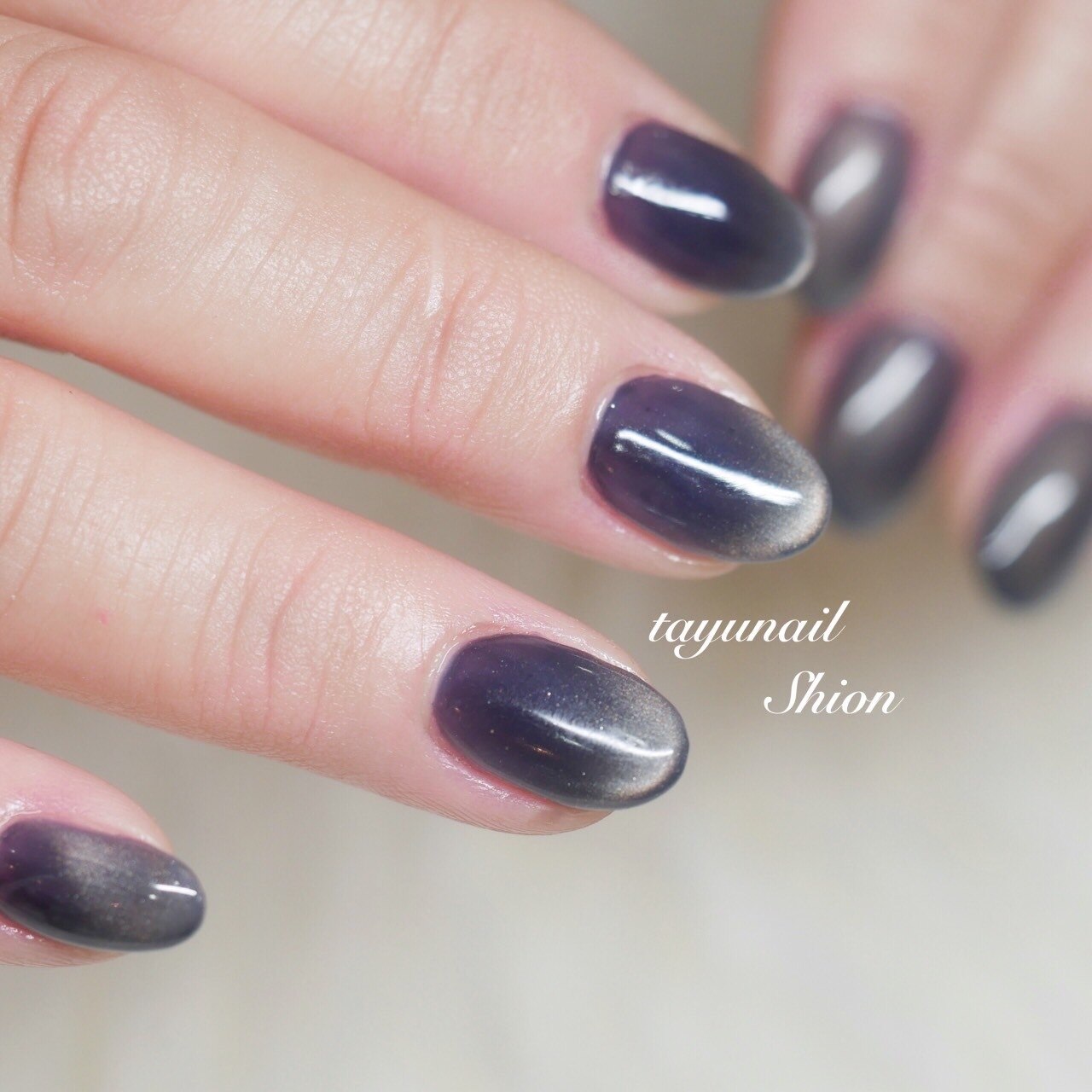 2026年冬トレンド】ネイビー ワンカラー ハンドのネイルデザイン集