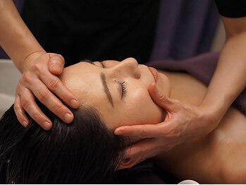 ヘッドスパ専門 アーユルヴェーダスリランカの写真/変化に感動!本場スリランカで習得《凄腕☆自分史上最高の小顔へ》巡りを良くし小顔は勿論,首肩のつらさも◎