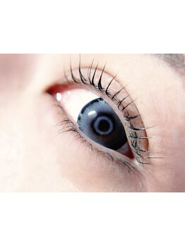 ナチュラル上品な目元にしたい