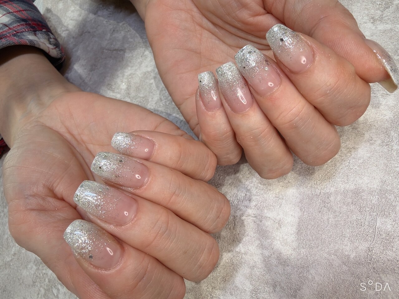 2026年春トレンド】シルバーラメのネイルデザイン集｜人気順｜4ページ