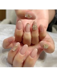 華やかビジューネイル