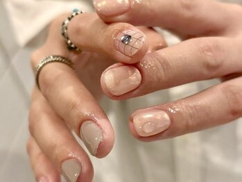 シグネイル(Signail)の写真/指先を綺麗に魅せるシンプルデザインが大人気！上品な大人ネイルで指先をより美しく♪綺麗なお手元に◎
