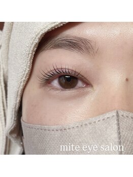 ミテ(mite)/まつげの生え方を見極めデザイン