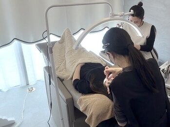 ハナリノ(HANARINO)の写真/《手元×目元》同時施術OK◎1度のご来店で整う美しさ。忙しい毎日にも、上質で心地よい時間を。