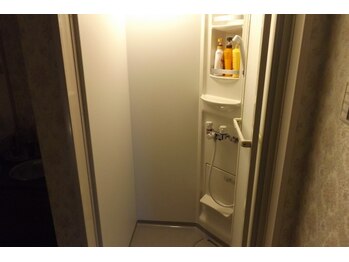 ティーン イサーン/アロマ室シャワールーム