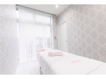 ハリジェンヌ 芦屋店/【店内】施術ベット