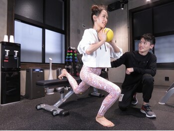 ビエネスタジムトウキョウ 青山(BIENESTAR GYM TOKYO)の写真/【9割が初心者の女性◎】青山の上質空間でマンツーマン指導!青山一丁目駅から3分。
