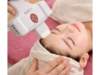 ディオーネ 大宮店(Dione)の写真/【毛穴レスな艶肌へ】脱毛×美肌フォトのW効果！38度の温かい光で産毛まで徹底ケア。敏感肌の方にも◎
