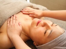 ラ ポーム エサカ(La paume esaka)の雰囲気（【マッサージ】デコルテ、肩、首、お顔をほぐしていきます！）
