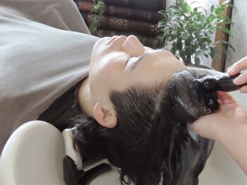 サロン ニコ(salon nico)の写真/【忙しいメンズの美と健康を守ります】汚れ・皮脂だけでなく、疲れまでスッキリ解消できるヘッドスパ☆