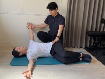 鍼灸・整体スマイルアップ 梅田院【整体/肩こり/腰痛肩こり/美容鍼/小顔美容鍼】/マットピラティス