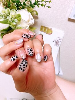 メグ(meg)/トレンドレオパードネイル