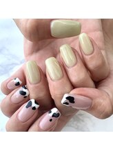 グリーディ(greedy)/牛柄ネイル