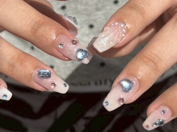 ブリスネイル 名護店(Bliss.nail)/白グラデーション×ラメ×パーツ