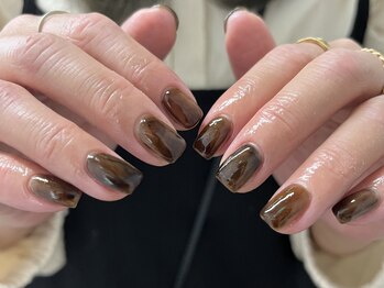 インザピンクリリー(in the pink LILY)/ブラウンニュアンスネイル