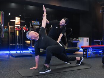 アザブ テン アンダー ゴルフ ジム(AZABU TEN_UNDER GOLF GYM)/動的ストレッチ