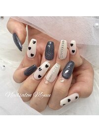 モノクロハートホロネイル