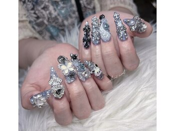アミネイル(Ami Nail)の写真/【池袋駅徒歩5分】大人気メニューのチップ長さ出しは、ビジューストーンで贅沢に☆貴方の理想の指先へ♪