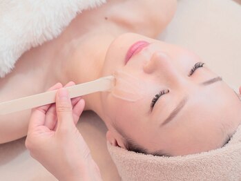 ケアズ(CARES)の写真/【肌に優しくフェイシャルケア☆】こだわりフェイシャルワックスと施術方法で、素肌のツヤを引き出します♪