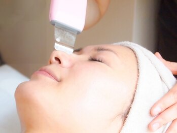 グラン イーノDAY SPA クレフィ三宮店の写真/《乾燥/たるみ/むくみも一度にケア》毛穴洗浄+小顔矯正60分6300円★洗浄機&独自の手技で透明感のある小顔へ