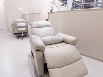 オクリ 表参道店(OCULI)/ふわふわなリクライニングベット