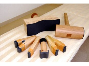 整体工房 ティーアールエス(TRS)/木槌を使った骨盤矯正