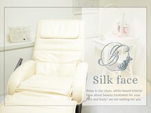 シルクフェイス 桜新町(Silk face)の雰囲気（白を基調とした清潔感ある店内＊癒しの後を聞きながらリラックス）