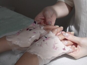 トゥーモカネイルサロン 駒沢大学店(to_mokha nail salon)の写真/完全プライベート空間◎お花のパックで目から癒される♪ハンドスパ50分¥6900★ハンドケアはメンズもOK♪
