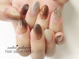 ブラウン系ニュアンスネイル
