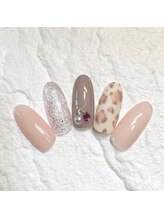 ミュナ(myuna)/ふんわりピンクヒョウ柄ネイル