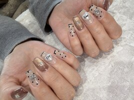 ブラウンマグ×黒ドットネイル