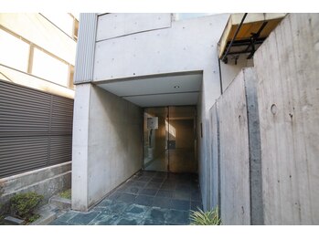 ウナ デ リンゴル 恵比寿店(UNA de Ringol)/サロン外観/オートロック002