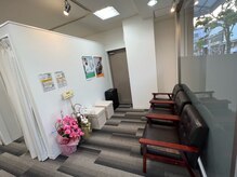 キュアプロ 五反野店(CUREPRO)/広々した待合室