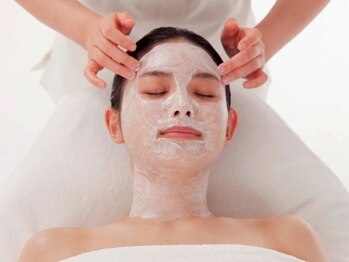 ソシエ エステティック 豊田店(SOCIE esthetic)の写真/毛穴肌にアプローチ☆毛穴開きやゆるみの気になる肌をきゅっと引き締めケア◎首肩ほぐし付フェイシャル