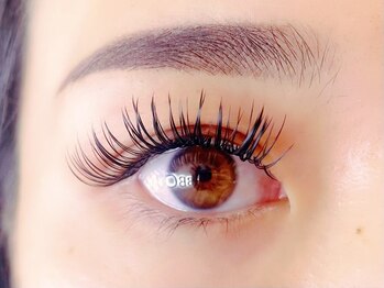 Ribbon烏丸店の写真/持続力抜群★長持ち&ボリューム感!自まつげを超軽量のエクステで挟むバインドロックが大人気♪