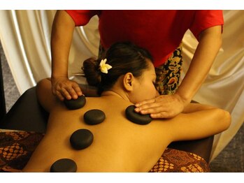ブランバリ エステサロン(Bulan Bali Esthe Salon)/背中から体を温めます