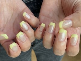イエローフレンチネイル