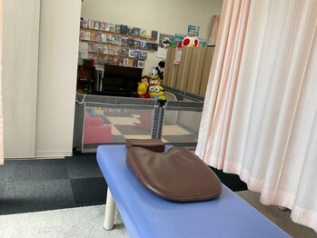 さくら通り整骨院 整体院の写真/【お子様同伴OK★】キッズスペースにおもちゃ・DVD・お昼寝マットも完備!ママの“自分時間”サポートします
