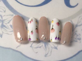 ネイルサロン リリオ(Nail Salon Ririo)/小花アートネイル
