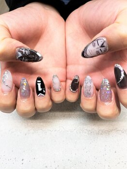 キラキラ痛ネイル