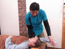 オレンジ整骨院/施術風景【肩甲骨/肩こり/猫背】