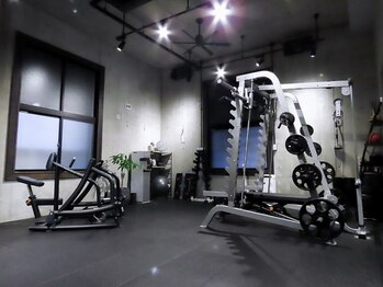 ビエネスタジムトウキョウ 青山(BIENESTAR GYM TOKYO)の写真/【反り腰・猫背・巻き肩に◎】姿勢の歪みを根本から整える専門ジム