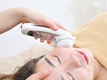 イロドリ ボディ アンド フェイス(irodori. body & face)の写真/初回から実感できる♪老け顔改善特化の小顔術【立体頭蓋骨リフト×EMSリフト】鼻横・口元・顎のもたつきに