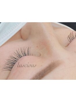 ナチュラル上品な目元にしたい