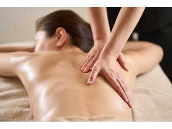 コノア ブランシェ(CONOA BLANCHE)の写真/最高の1日を最高の私で。ドレス姿を輝かせる「集中美肌×引き締め」本格ブライダルエステで理想の花嫁へ