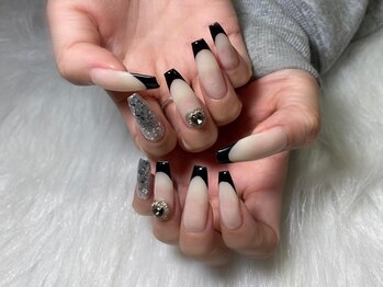 Lea nail【リーネイル】長さだし/スカルプ/持ち込み/フィルインの写真/【こだわり派の方にオススメ!つけ放題メニューのご用意あり】持ち込みデザインOKで理想のアートも再現♪