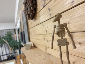 ライフ ピラティス スタジオ(LIFE Pilates Studio)/スタジオ第3の骨標本と　1